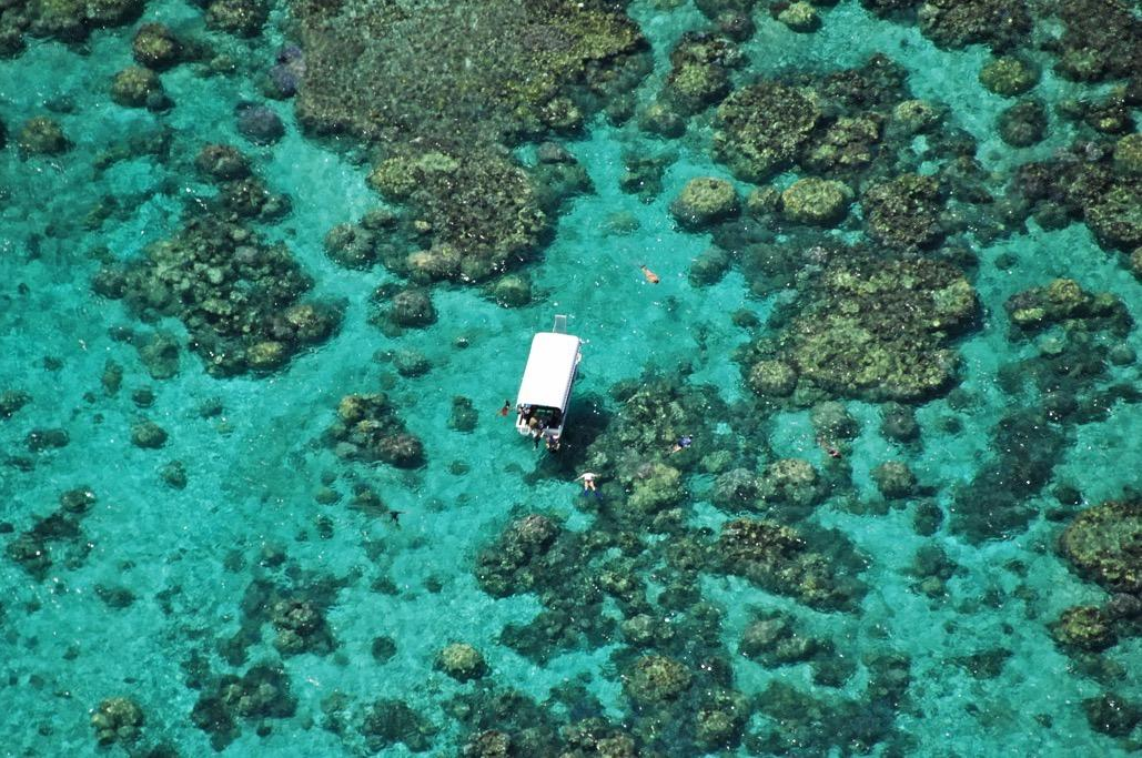 Bateau à fond de verre a Poé