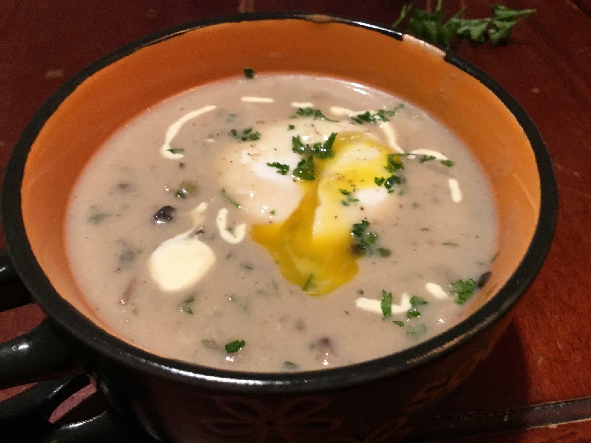 Soupe aux champignons avec un oeuf poché de Nouvelle-Calédonie